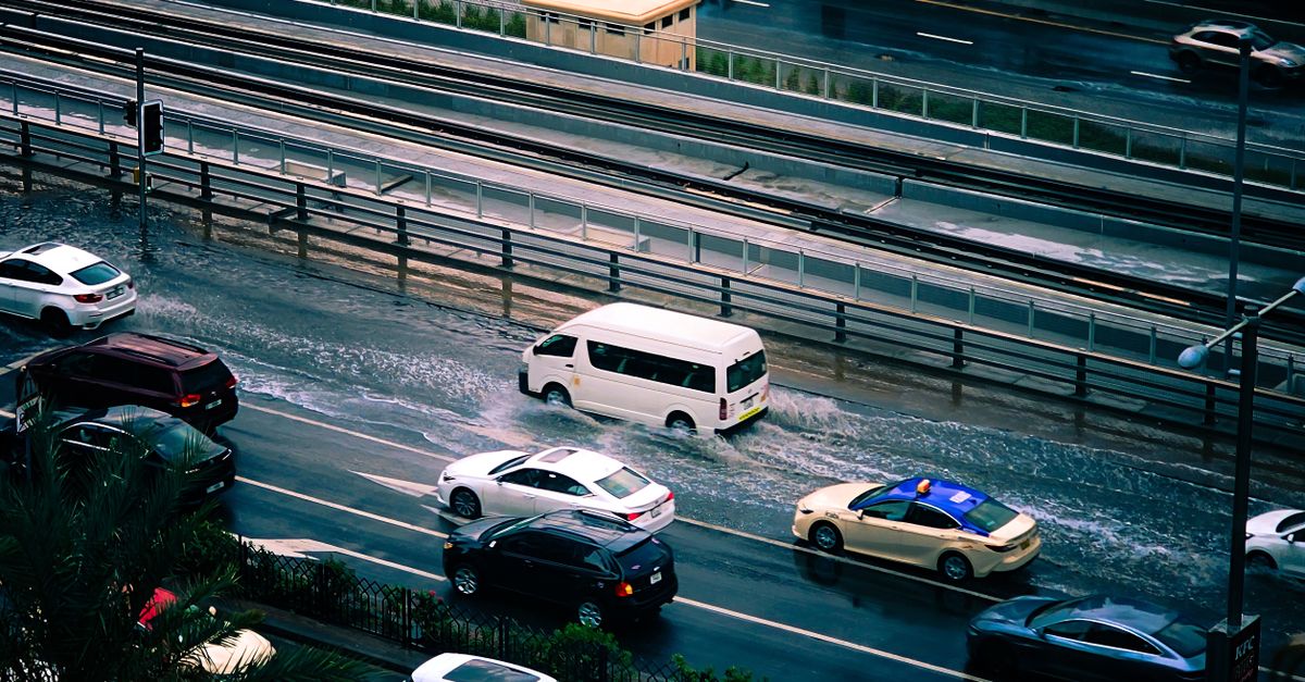Auto que estuvo bajo el agua: señales que lo delatan